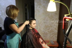 Самую высокую зарплату в креативной сфере предлагали парикмахерам